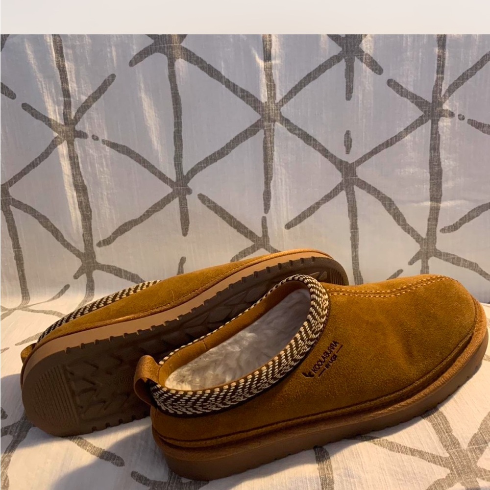 Koolaburra Brown Moccasin Slippers with Knit Collar